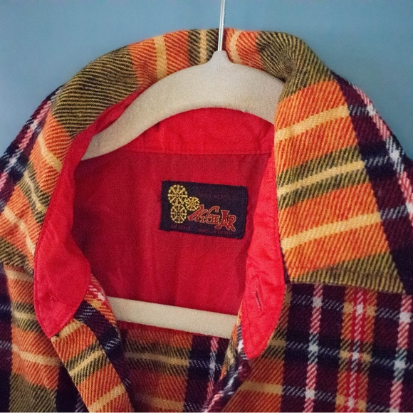 Vintage wool flannel in a vibrant plaid. Orange/red in excellent condition. - Picture 4 of 4